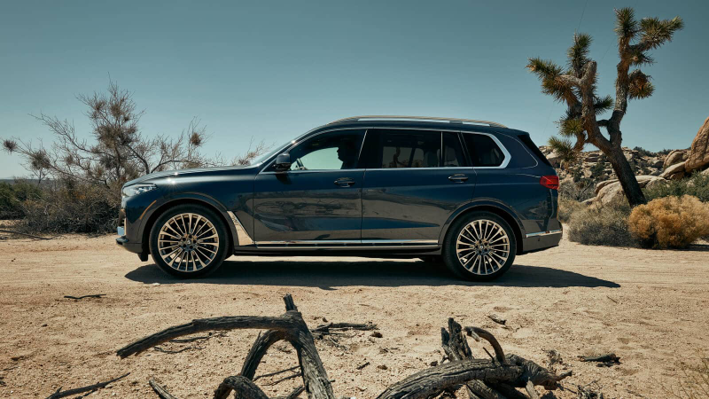 Illustration for article titled The 2019 BMW X7 starts at $73,900